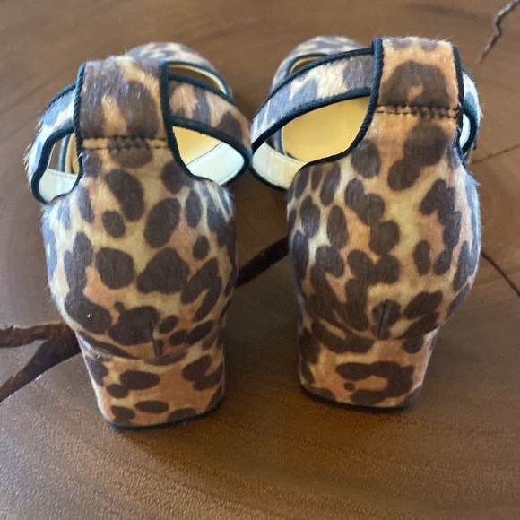 CAbi Leopard Print Ankle Strap Shoes/ Size 8.5 - Picture 4 of 9